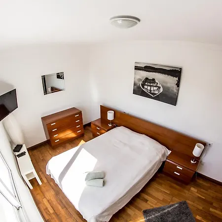 Perla Seven And Apartmanhotel 2*