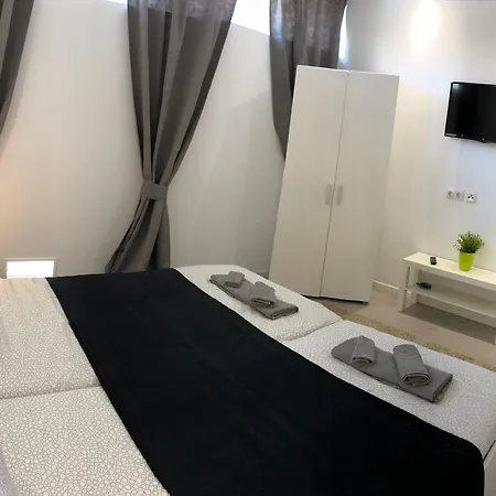 Perla Seven And 公寓式酒店